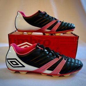 Womens Umbro Soccer Cleats, Size 6.